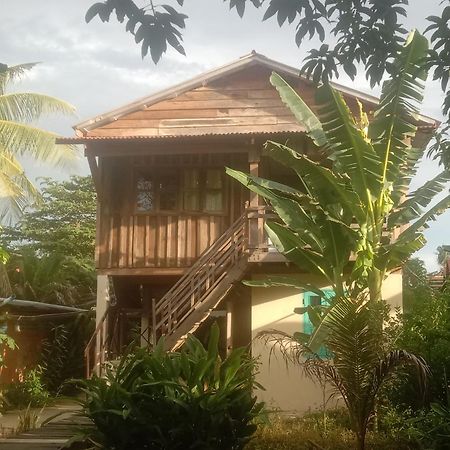 O'Hamok Family Homestay Батамбанг Екстериор снимка