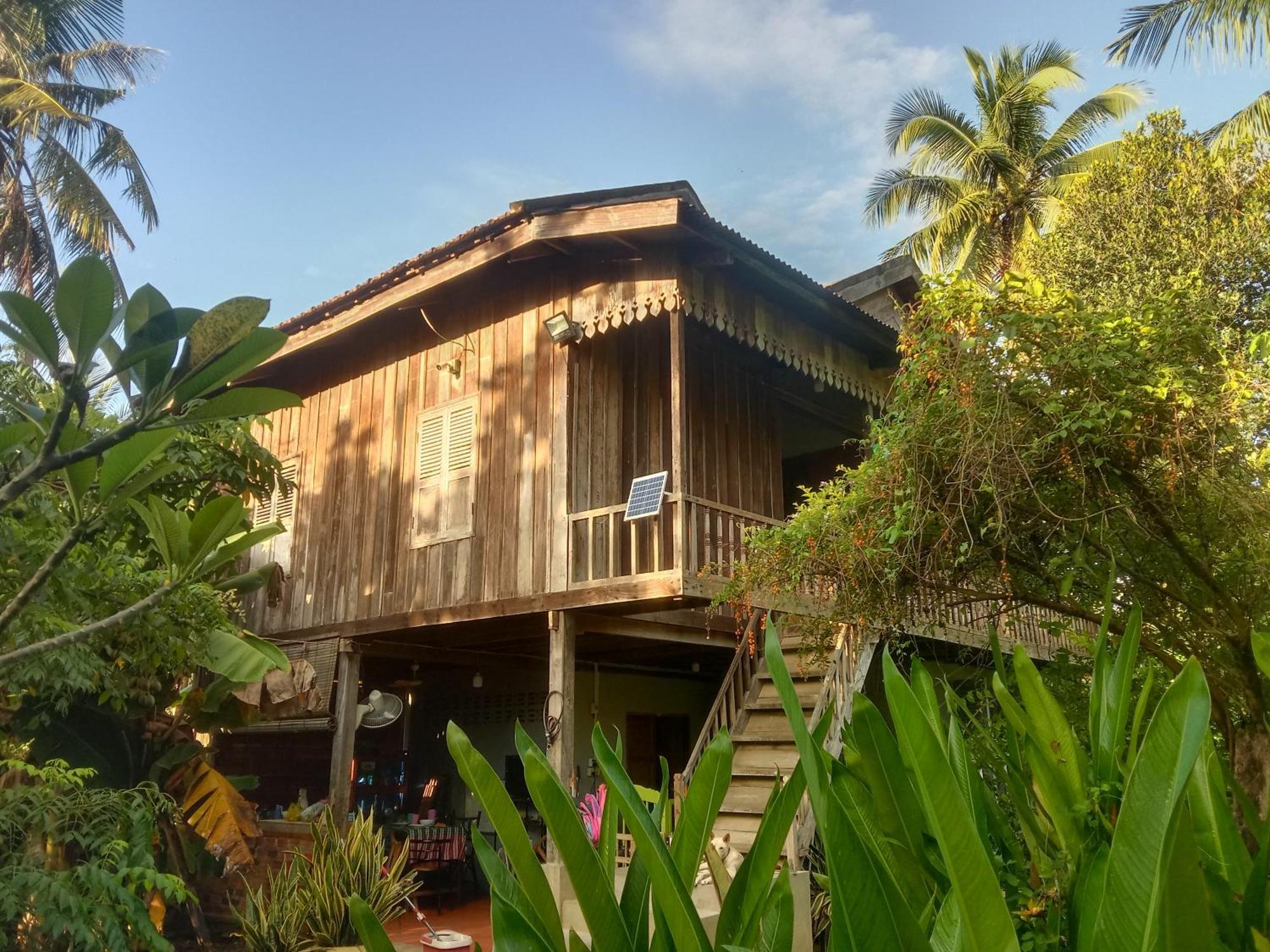 O'Hamok Family Homestay Батамбанг Екстериор снимка
