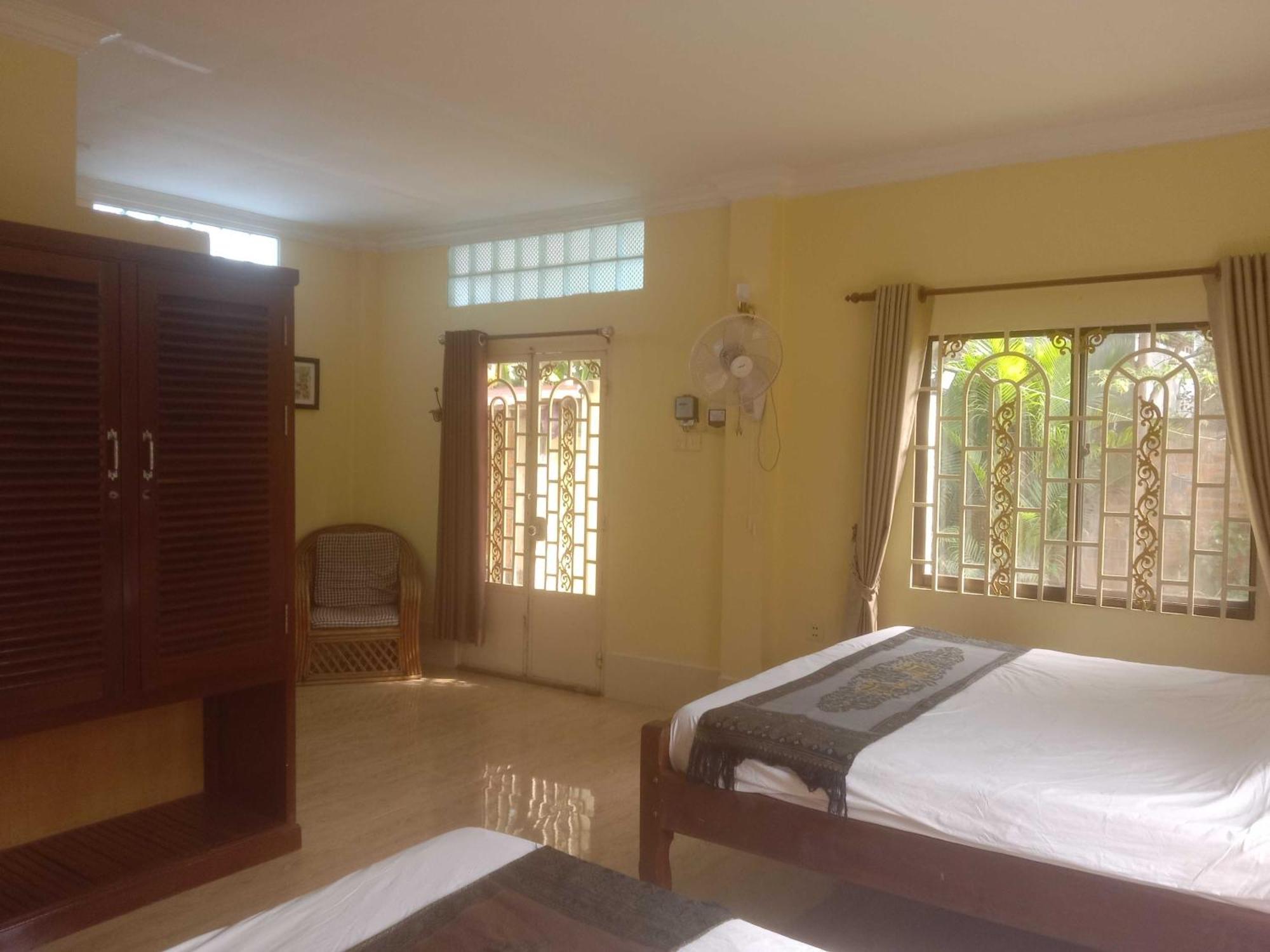 O'Hamok Family Homestay Батамбанг Екстериор снимка