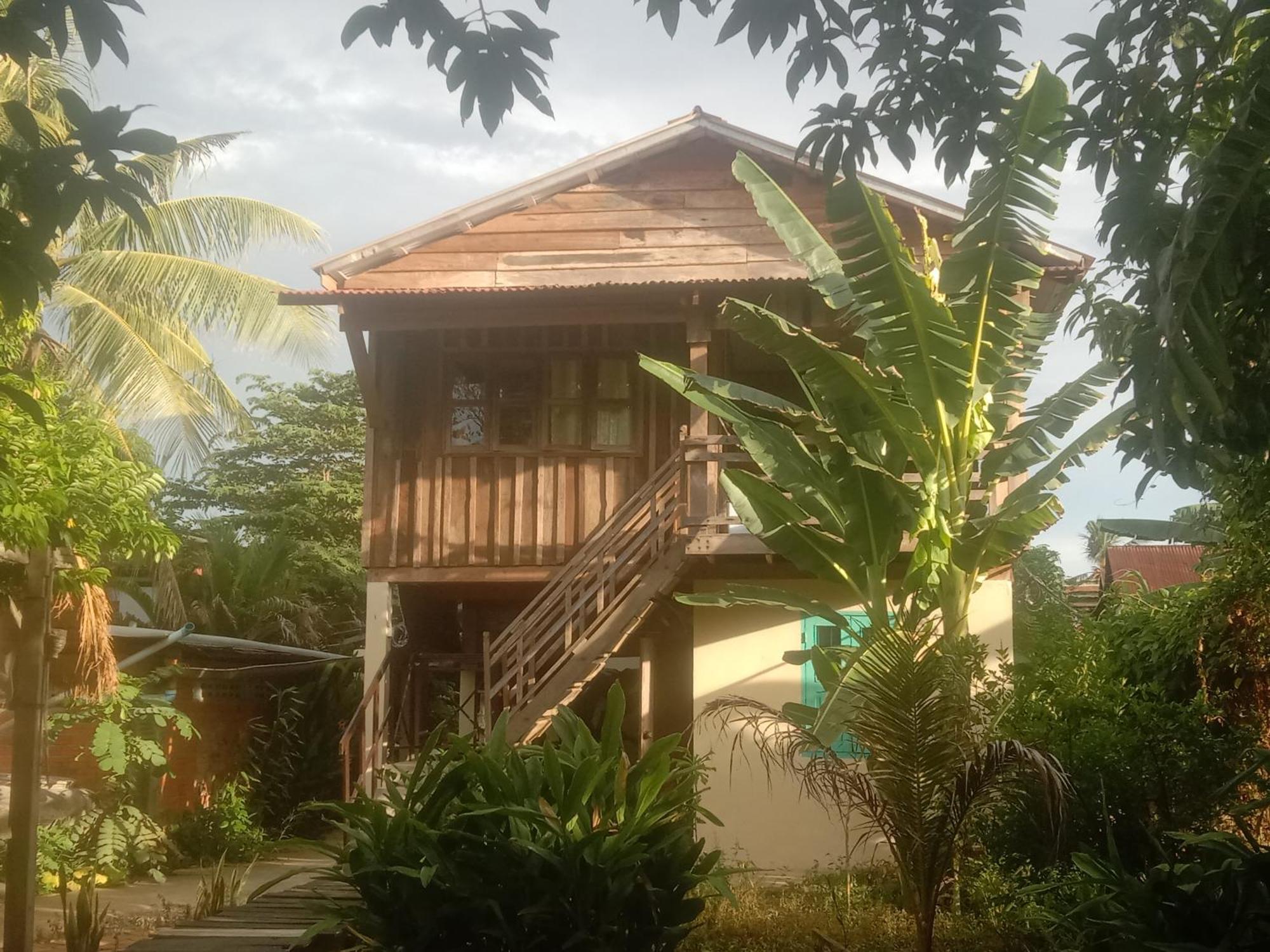O'Hamok Family Homestay Батамбанг Екстериор снимка